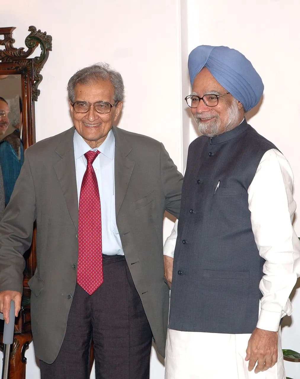 The Prime Minister, Dr. Manmohan Singh with Prof. Amartya Sen at a meeting with the members of Nalanda Mentor Group, in New Delhi on August 13, 2008.