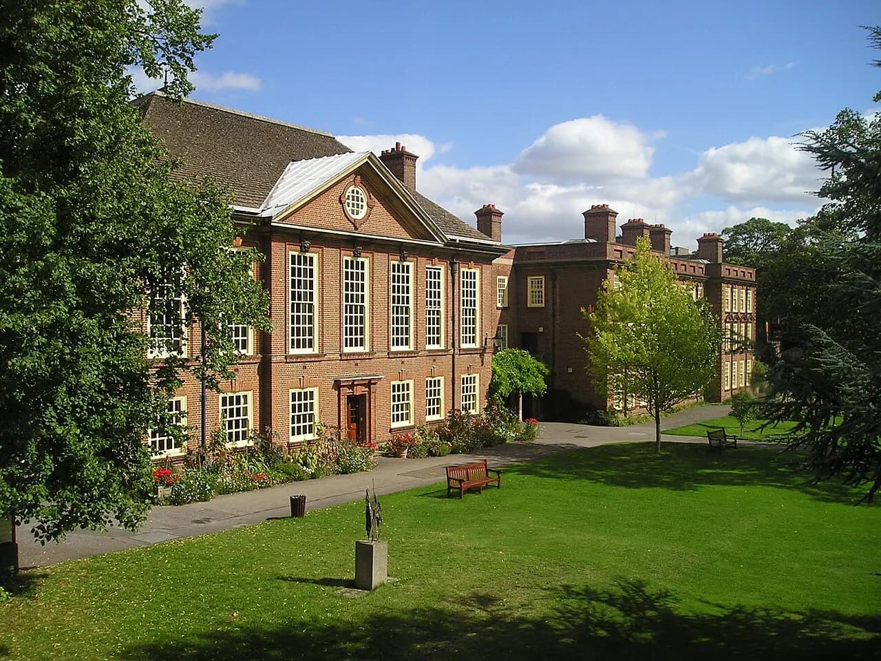 The Hall (left) and Maitland Building (right) of Somerville College, Oxford