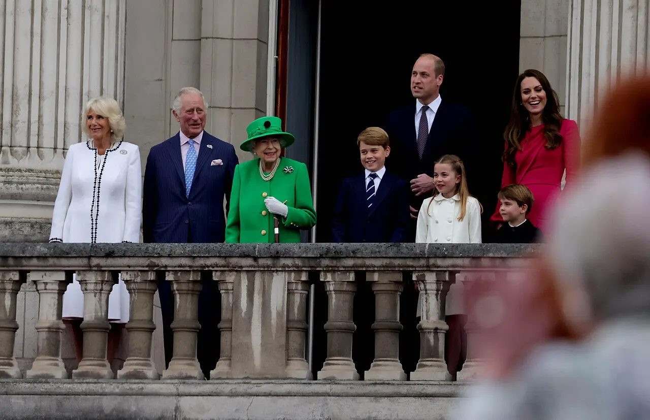 05/06/2022. London, United Kingdom. Queen Elizabeth II Platinum Jubilee 2022 - Platinum Pageant outside Buckingham Palace . Picture by Andrew Parsons / No 10 Do