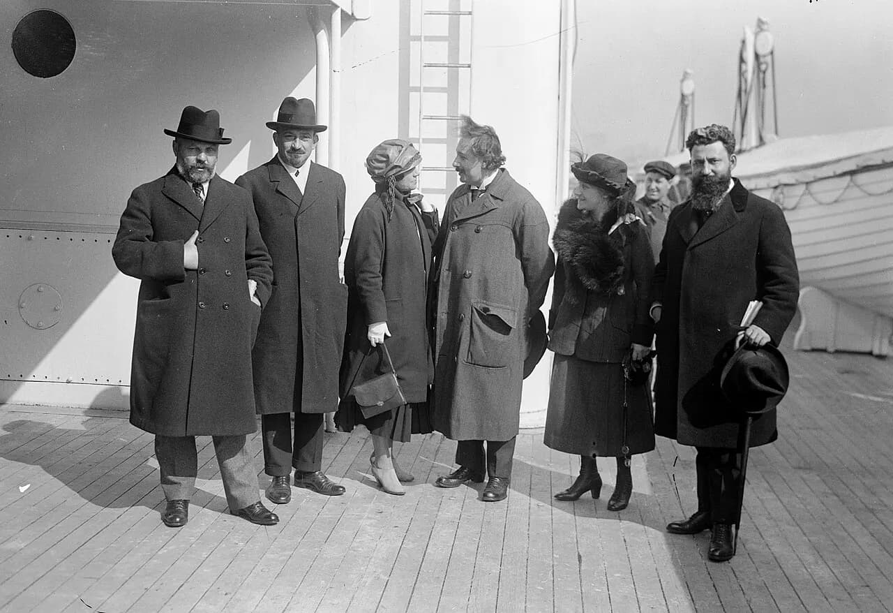 Ussischkin [Ussishkin], Weizmann &amp; wife, Einstein &amp; wife &amp; Mossessohn