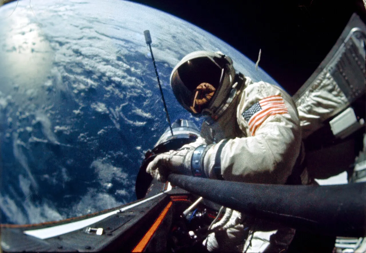 Astronaut Edwin E. Aldrin., Jr., pilot of the Gemini 12 spaceflight, performs standup extravehicular activity during the first day of the 4-day mission in space