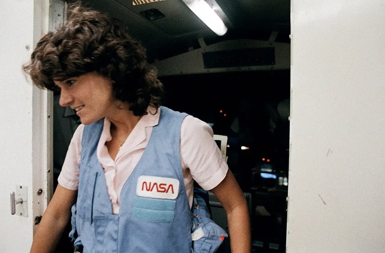 S83-32724 (23 May 1983) --- Astronaut Sally K. Ride, STS-7 mission specialist, exits the Shuttle Mission Simulator (SMS) following a training session in the Joh