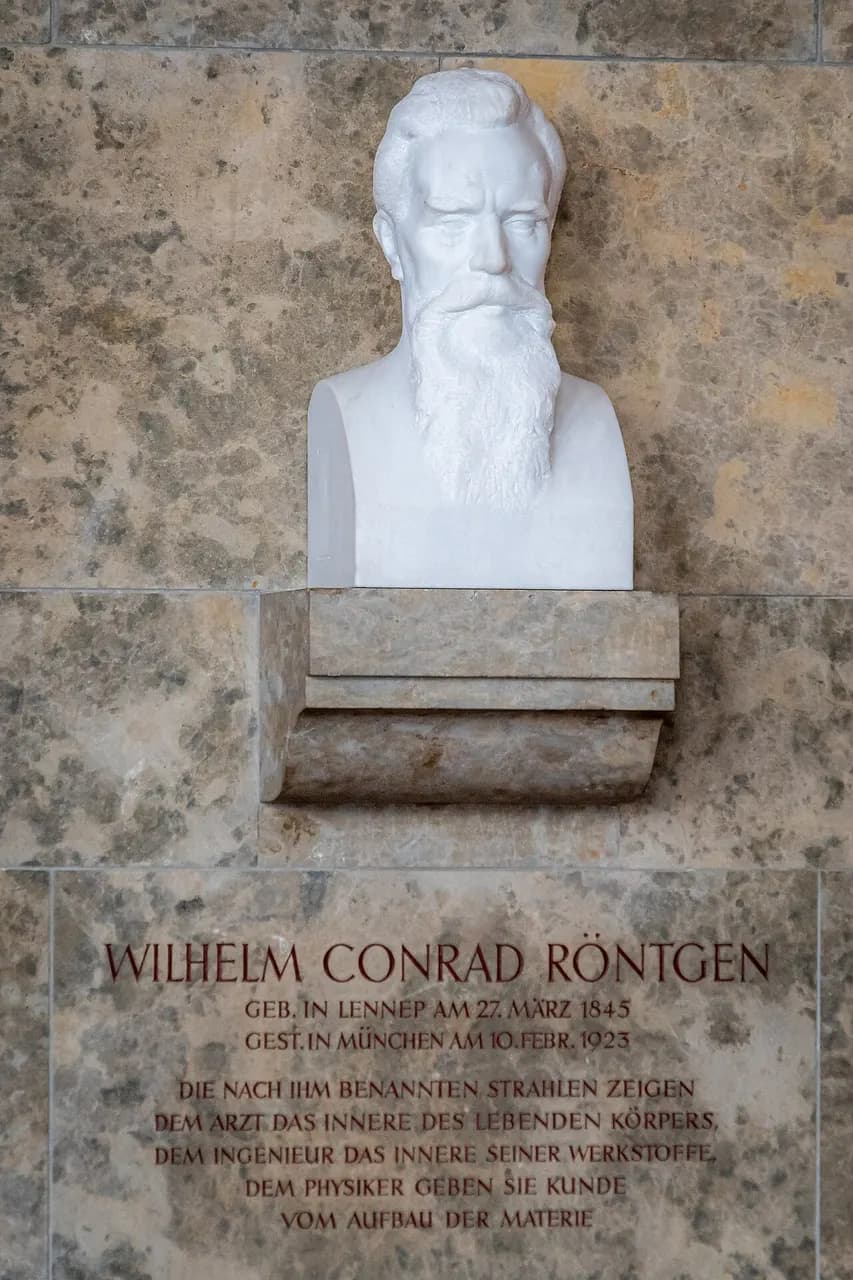 Marble Bust of Wilhelm Conrad Röntgen in Deutsches Museum in München