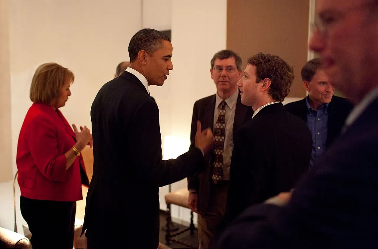 Barack Obama and w:en:Mark Zuckerberg talk before a private meeting where Obama dined with technology business leaders in {{w:en:Woodside, California}}. Also sh