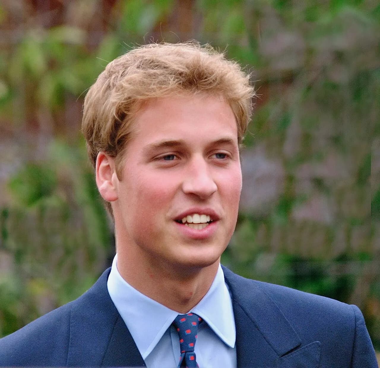 Prince William's only visit to Paisley as far as I know, he and his dad toured round the old Seedhill Mills. Pictures sent in by John MacIntyre to <a href="h