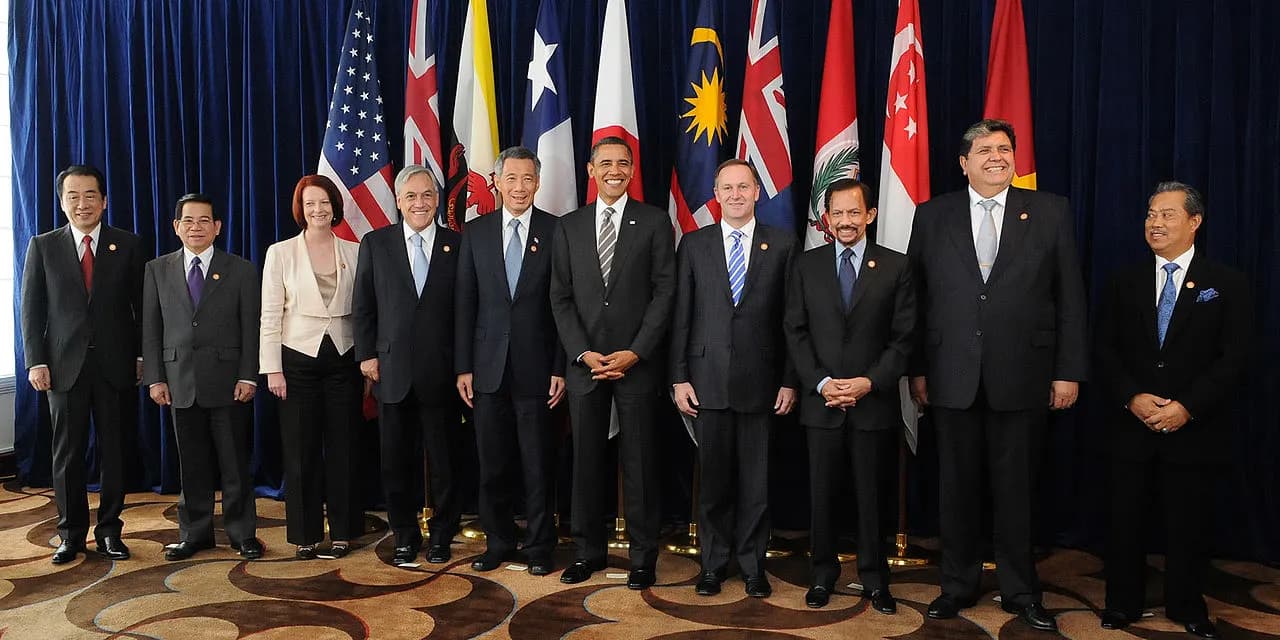 A summit with leaders of the (then) negotiating states of the Trans-Pacific Strategic Economic Partnership Agreement (TPP). Pictured, from left, are Naoto Kan (