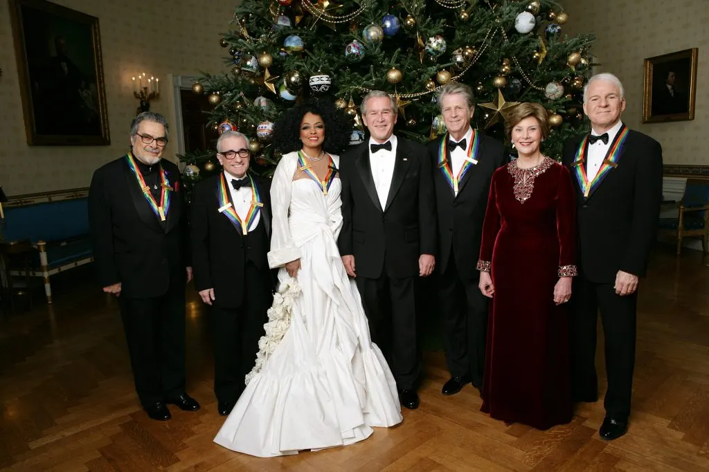 President George W. Bush and Mrs. Laura Bush stand in the Blue Room of the White House Sunday, Dec. 2, 2007, with the Kennedy Center Honorees for 2007, from lef