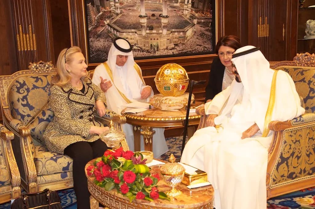 U.S. Secretary of State Hillary Rodham Clinton meets with the Custodian of the Two Holy Mosques, King Abdullah of Saudi Arabia, in Riyadh on March 30, 2012. [St