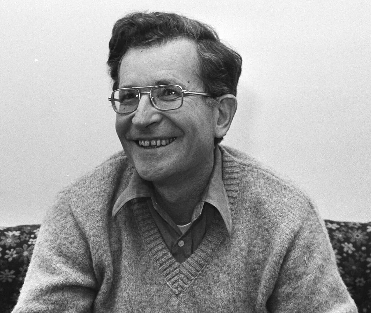 Collectie / Archief : Fotocollectie Anefo Reportage / Serie : [ onbekend ] Beschrijving : Prof. dr. Noam Chomsky Datum : 8 december 1977 Trefwoorden : hooglerar