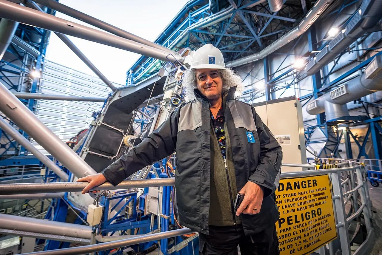 On 28 and 29 September 2015, ESO’s Paranal Observatory welcomed a very special visitor — British rock guitarist, singer, songwriter and astrophysicist, Brian Ma